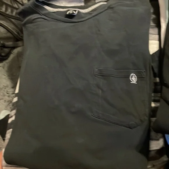 Black Volcom pocket T-shirt - Picture 1 of 2
